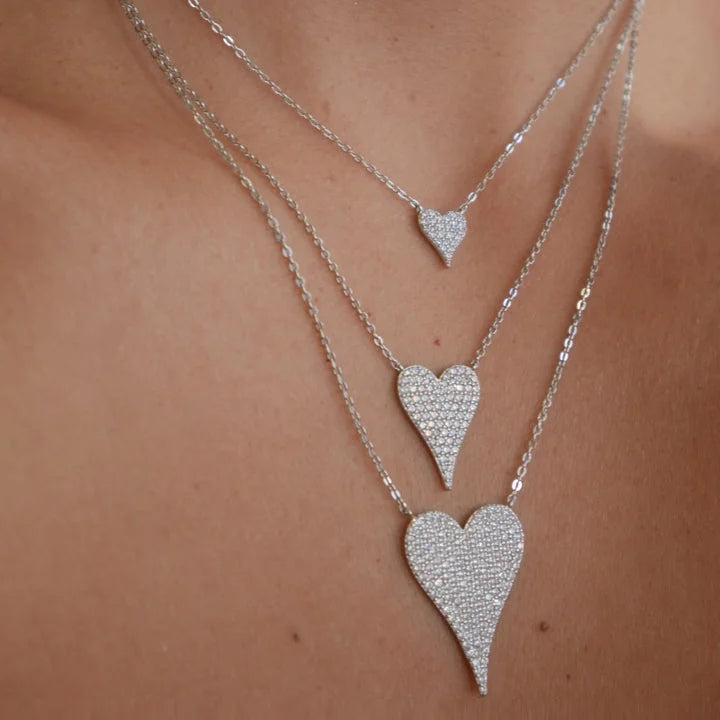 Chaîne fine avec pendentif coeur